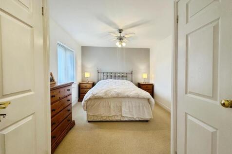 ef6a5c7b--480D-A43F-365E2BBE3700-29618-0000290CA63