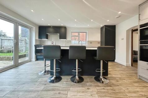 e1b4cb6d-9-4D00-93B2-33D7AAE2F5A1-4172-000002D251F