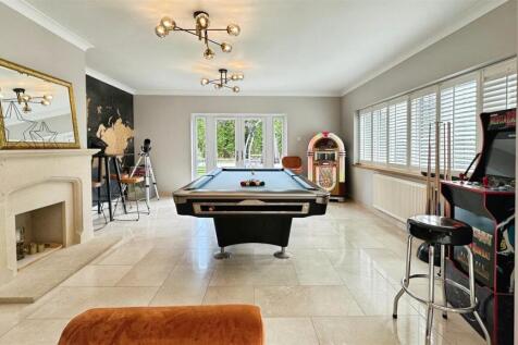 01692900--4B4E-920E-1CC32F821359-46764-00000FF2304