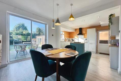 0a6895e9--4521-8220-D83CB4C9DE91-69919-00002CFF817