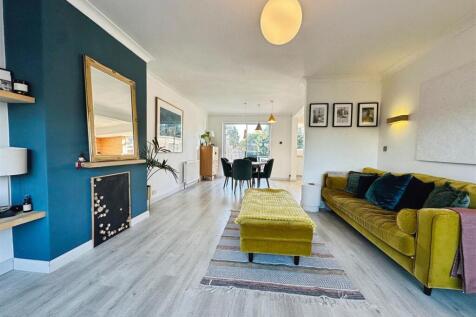 f83925d6--4027-95C9-D00FE16F98B4-69919-00002CFF853