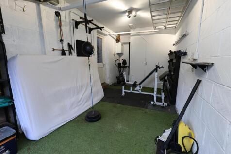 GARAGE/GYM
