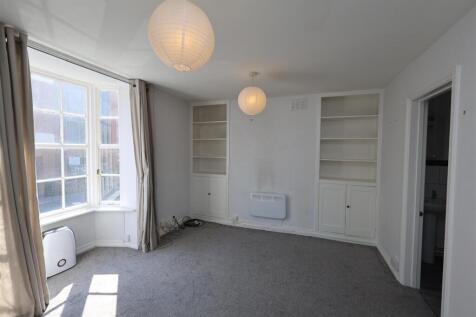 BEDROOM / RECEPTION