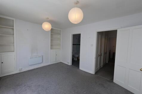 BEDROOM / RECEPTION