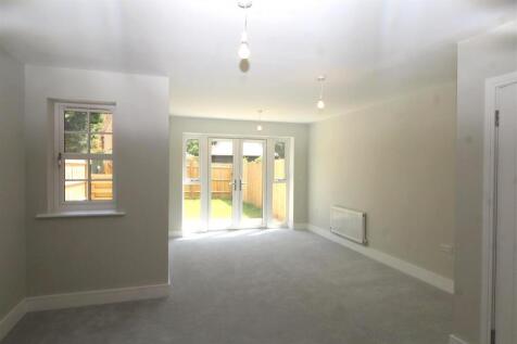 OPEN PLAN RECEPTION