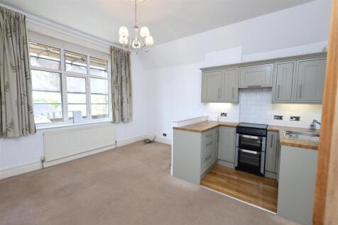 RECEPTION / KITCHEN