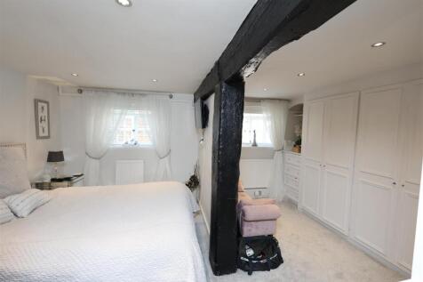 BEDROOM / DRESSING ROOM