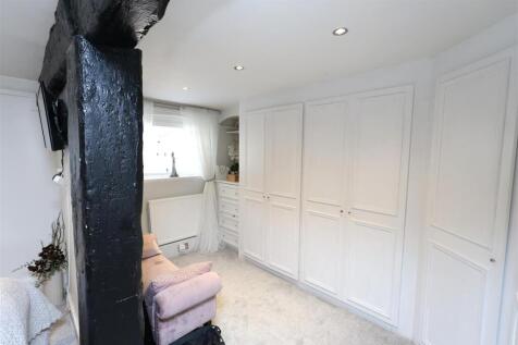 DRESSING ROOM