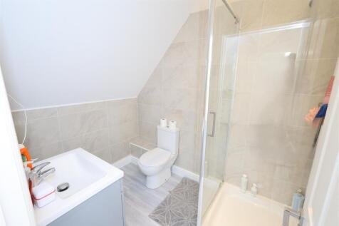 EN-SUITE SHOWER