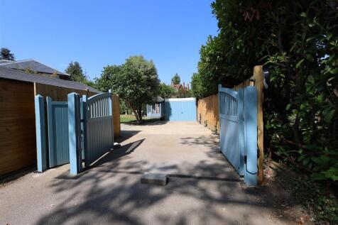 GATED DRIVEWAY