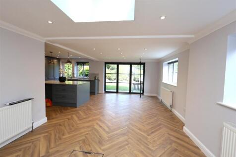 BREAKFAST/FAMILY ROOM
