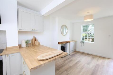 KITCHEN / LIVING ROOM