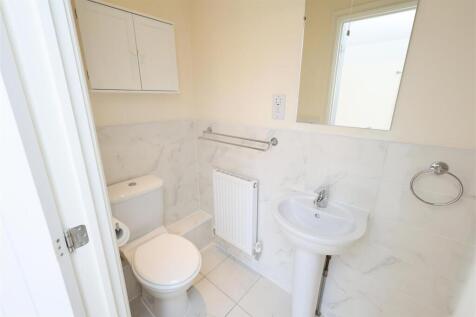 EN-SUITE SHOWER