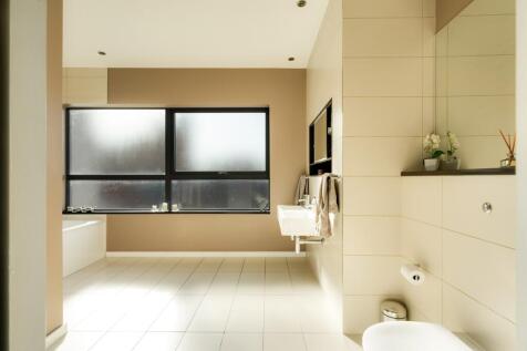 En Suite ()