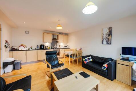 Living room ()
