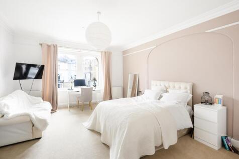 Top floor - bedroom 