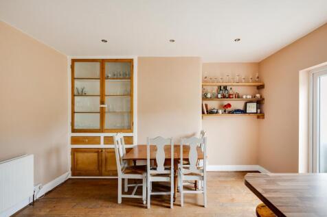 Dining area ()