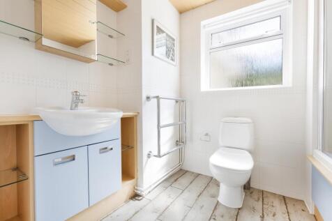 bathroom ()