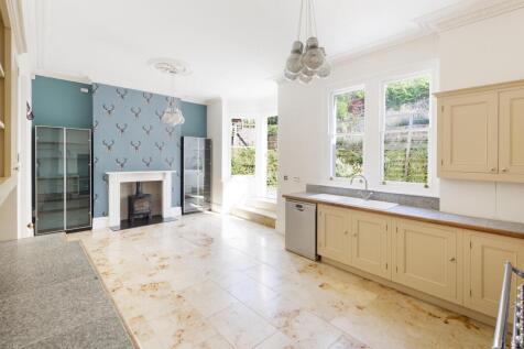 Kitchen ()