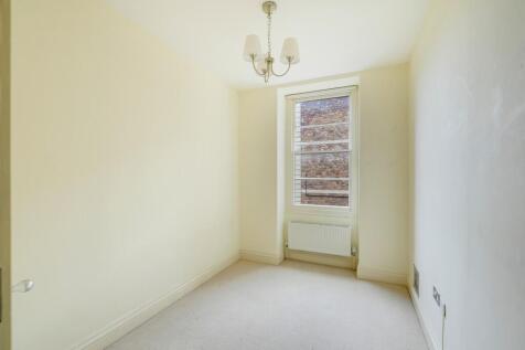 Bedroom/study