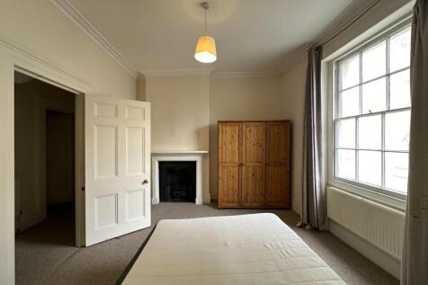 Bedroom  ()_r