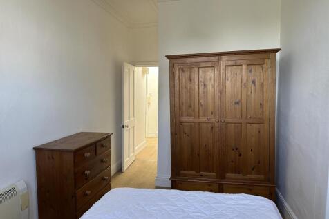 BEDROOM /
