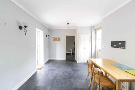 Living area ()