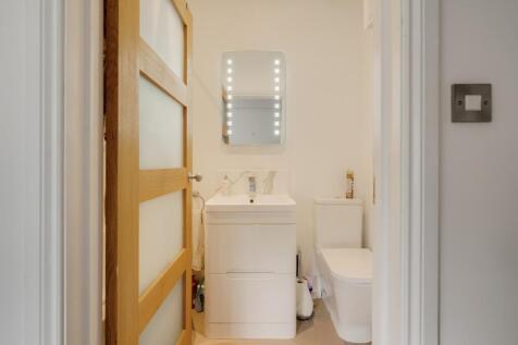 Shower room ()