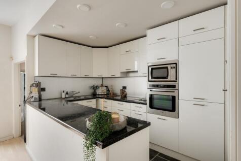 Kitchen ()