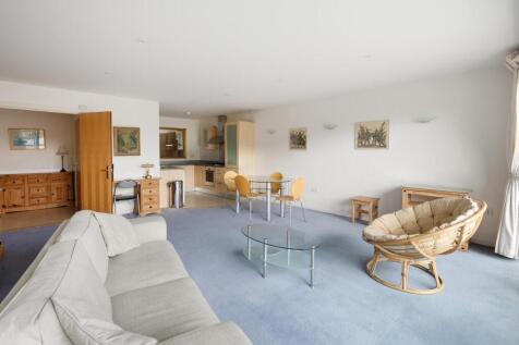 Living room ()