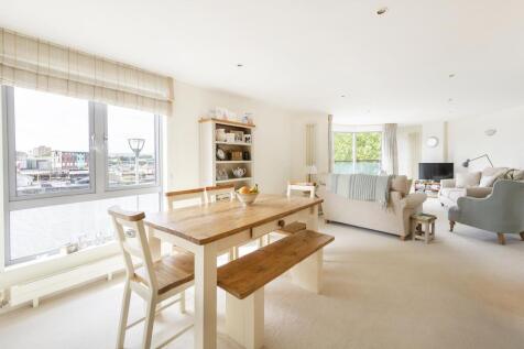 Living room-dining area