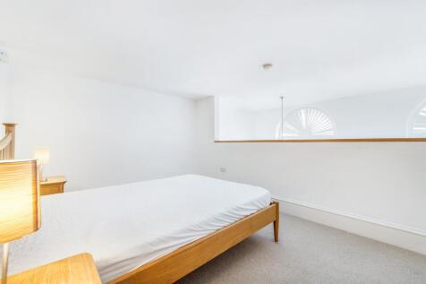 Bedroom ()