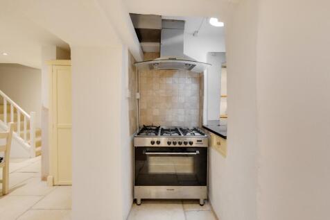 Kitchen ()
