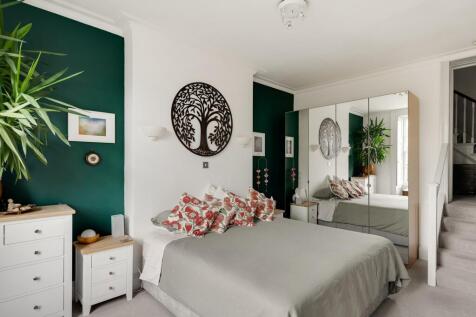 Bedroom ()