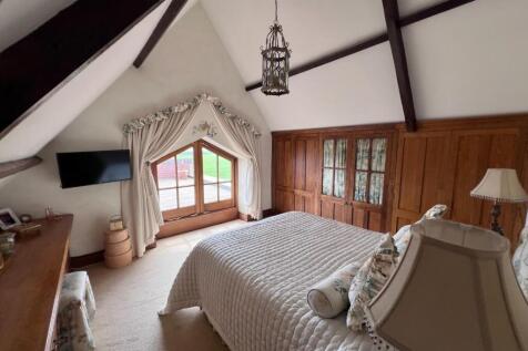 THE OLD SCHOOL HOUSE MASTER BEDROOM.jpg