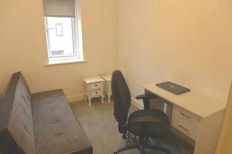 Bedroom / Study