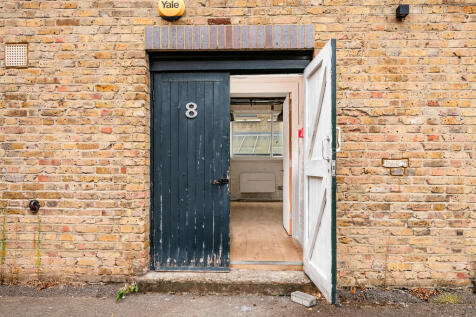 London F Studios ...