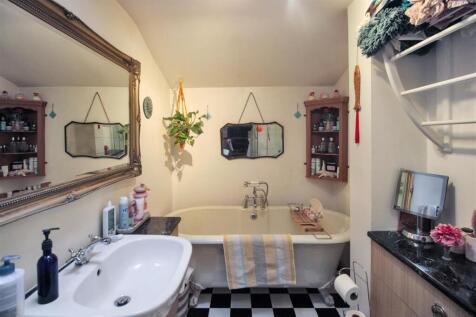 HOUSE BATHROOM/ W.C.