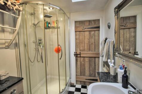 HOUSE BATHROOM/ W.C.