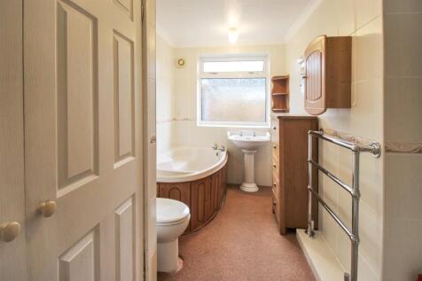 BATHROOM/W.C.