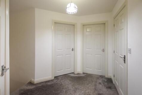 FIRST FLOOR ENTRANCE HALL