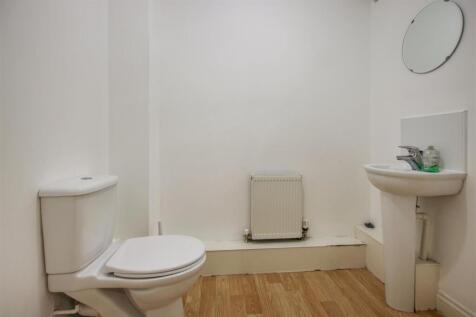 CLOAKROOM/W.C.