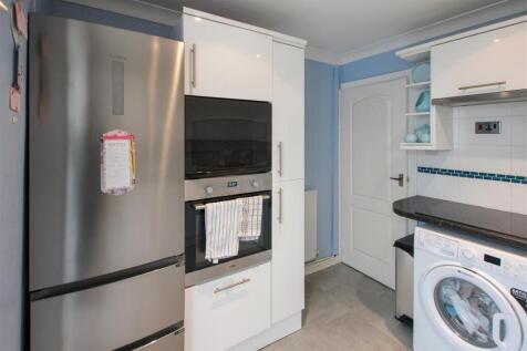 FITTED KITCHEN