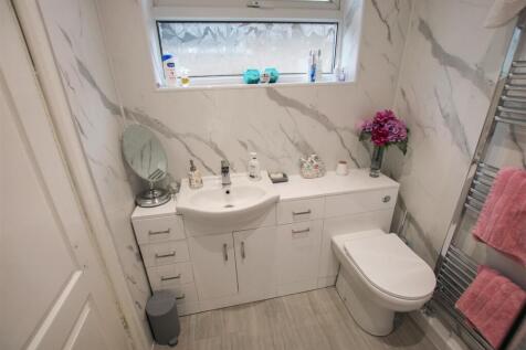 SHOWER ROOM/WC