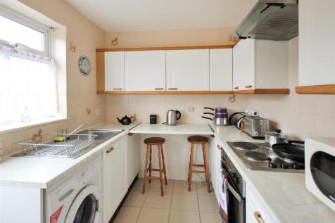 FITTED KITCHEN