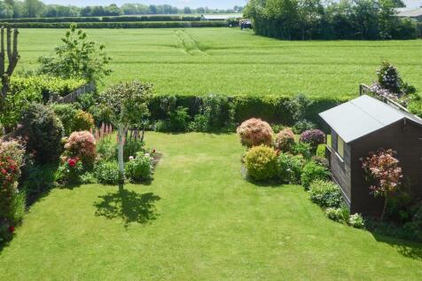 SOUTH FACING REAR GARDEN