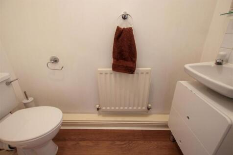CLOAKROOM/W.C.