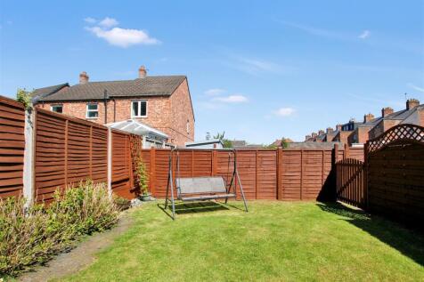ENCLOSED REAR GARDEN