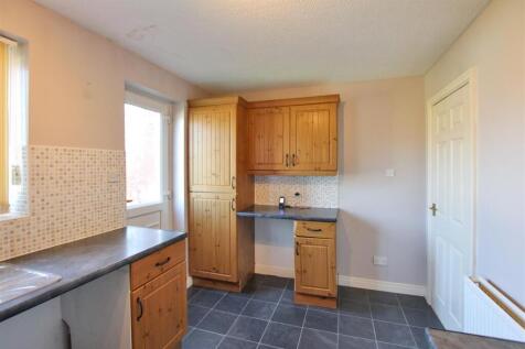 FITTED KITCHEN
