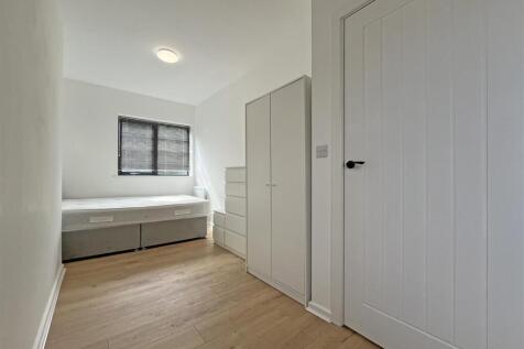 Flat 6 Bedroom Area